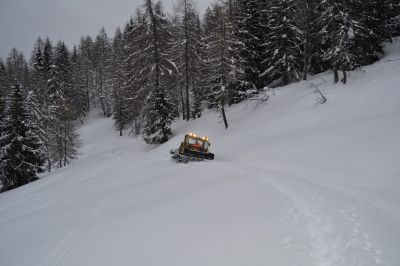 Snow Rabbit 3
Snow removal and rescue activity in Belluno, Italy
Schlüsselwörter: snow removal, snow rabbit, favero, rescue vehicle, italy, blizzard, dolomites, snow grooming, snow groomers, italian