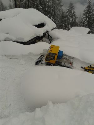 Rescue activity with Snow Rabbit 3
Snow removal and rescue activity in Belluno, Italy
Schlüsselwörter: snow removal, snow rabbit, favero, rescue vehicle, italy, blizzard, dolomites, snow grooming, snow groomers, italian