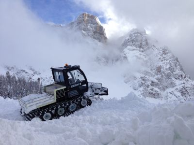 Snow Rabbit 3 in black
Rif. CittÃ  di Fiume - Italy
Schlüsselwörter: snow rabbit, favero, rescue vehicle, italy, dolomites, snow grooming, snow groomers, italian, black