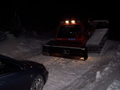 Prinoth BIG in XC version (home tuning, size 3,2m)
(Tschechien) Karel Blaschke    Problem with "turist" in Toyota Avensis, they go to the XC training tracks, they pay for saving more money.....
