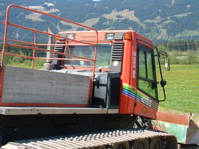 (Skicircus Saalbach Hinterglemm Leogang) Manuel Pilch
Schlüsselwörter: Sommerraupe