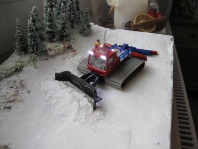 Modelldiorama 1:87 mit neuem Siku Pistenbully
