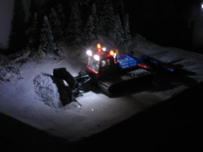 Modelldiorama 1:87 mit neuem Siku Pistenbully
