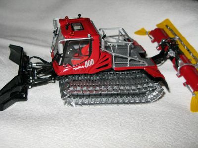 Pistenbully 600
