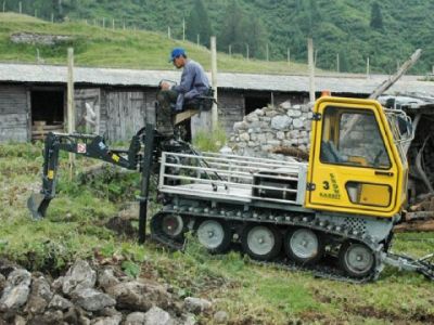 Snow Rabbit 3 equipped with excavating tool
(Fa. Favero) snow rabbit favero excavating wood
